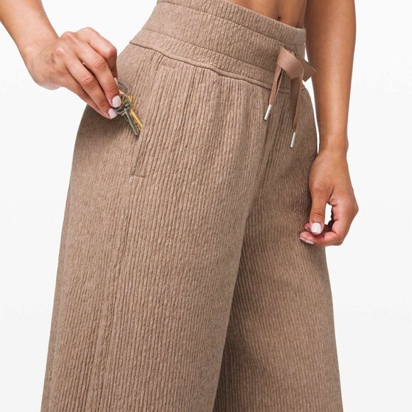 Lululemon Retreat Yourself Crop | Heathered Soft Sand | LW6AWWS - Picture 2 of 6